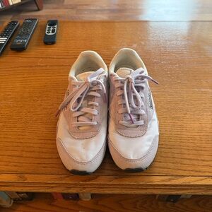 Reebok Trainers in Pale Lavender and White